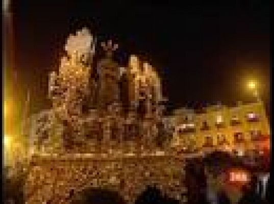  - Madrugá de fervor en Sevilla