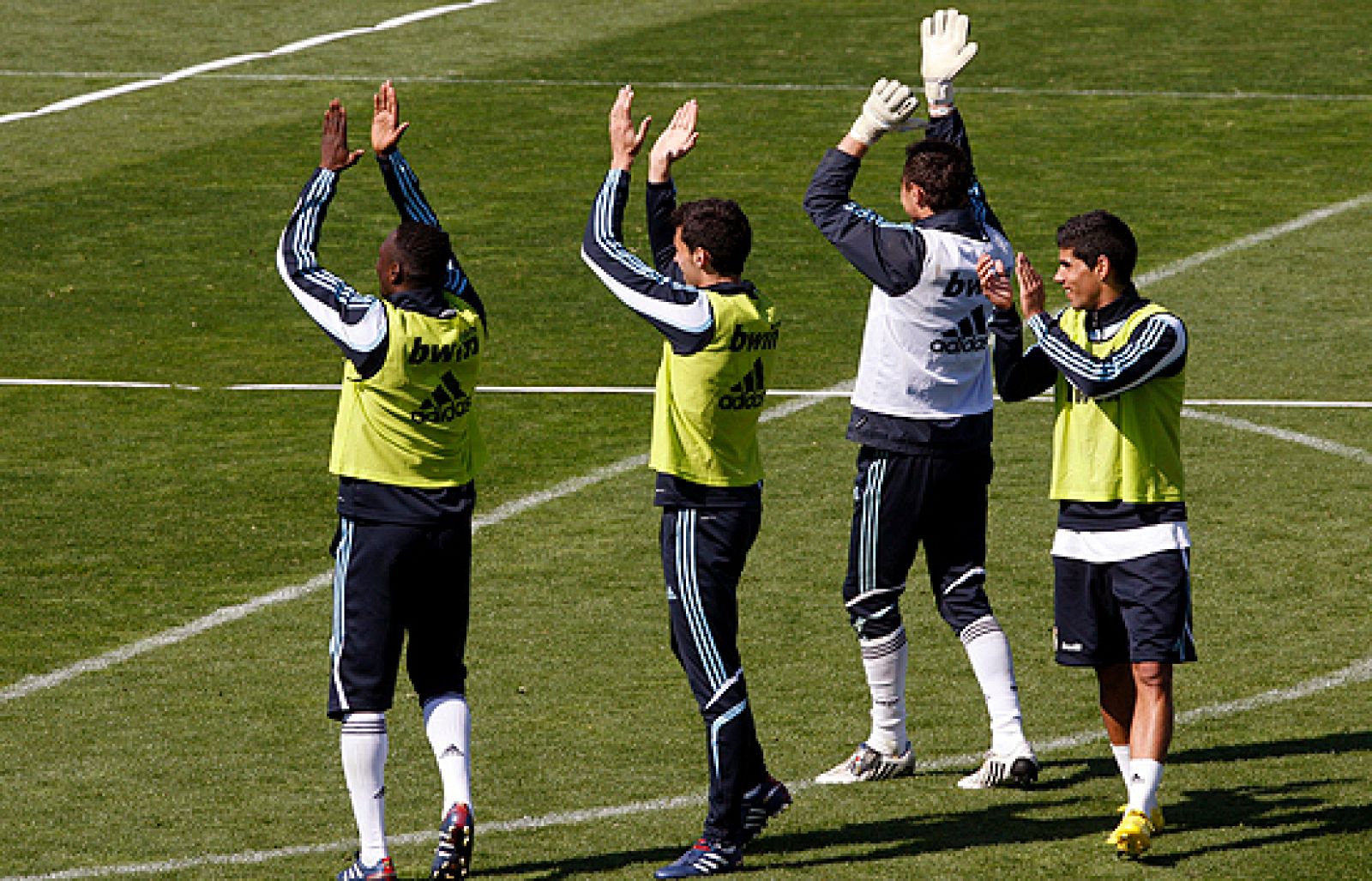 El conjunto de Pellegrini se ha entrenado en Valdedebas delante de su público. Garay y Gago han vuelto al grupo y Guti sigue siendo duda.