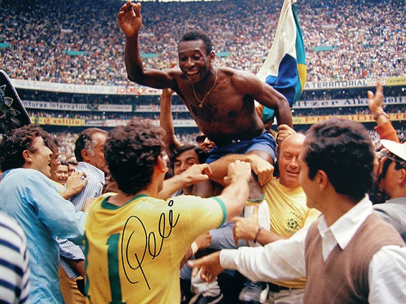 El Mundial de México 70 fue el que coronó a México como el mejor jugador de fútbol de la historia. Era su tercer Mundial y fue el líder absoluto de la 'canarinha', fue O'Rei Pelé.