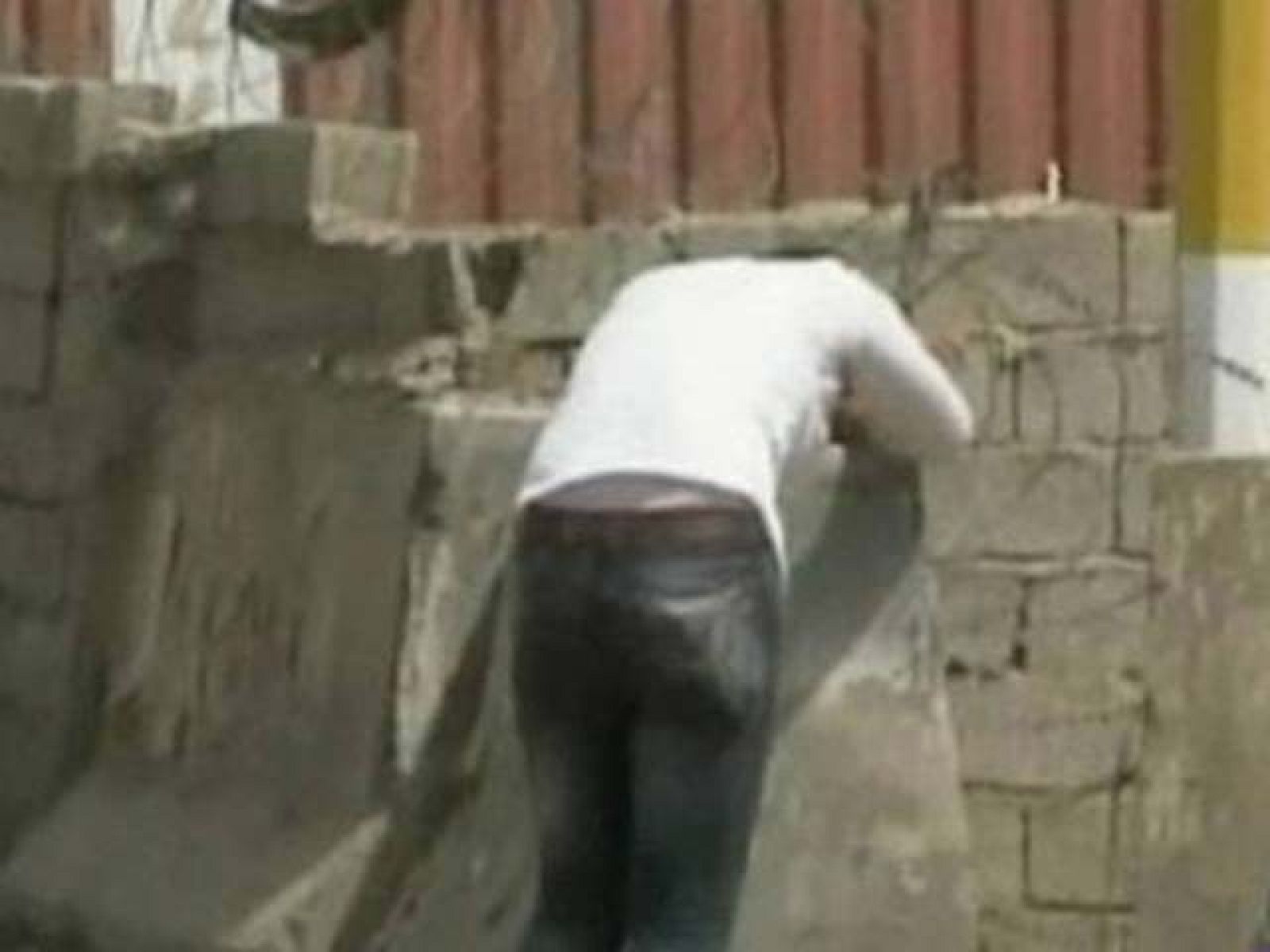 Un grupo de falsos soldados iraquíes matan a 25 personas, cinco de ellas mujeres, en una aldea al sur de Bagdad. (03/04/2010)