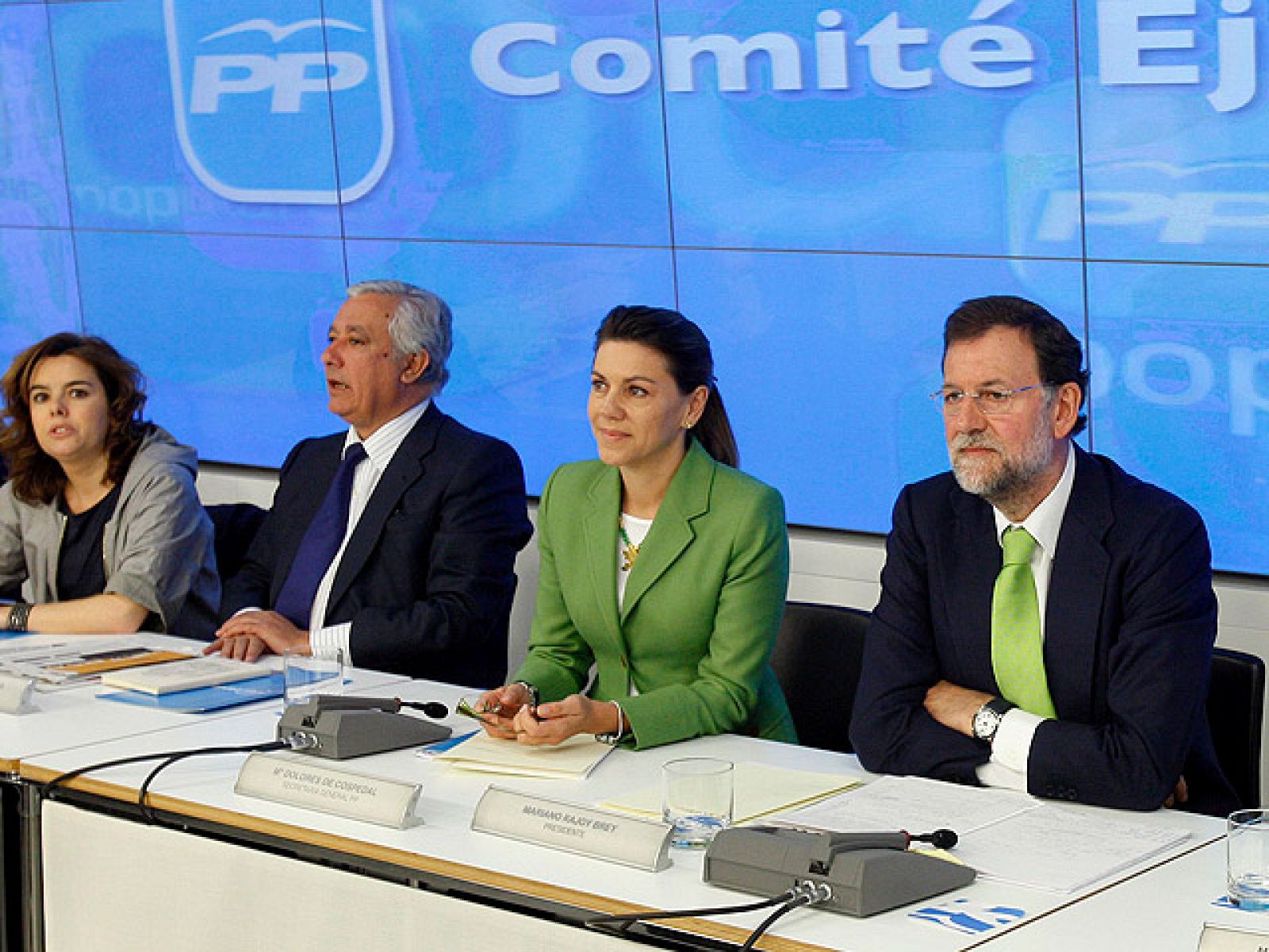 El presidente del PP, Mariano Rajoy, ha prometido "contundencia" si se producen nuevos casos de corrupción en su partido, y lo ha hecho ante el Comité Ejecutivo reunido este lunes y en vísperas de que se desvele el sumario del "caso Gürtel". Fuentes del partido han resaltado el clima de tranquilidad en el que se está desarrollando el Comité.