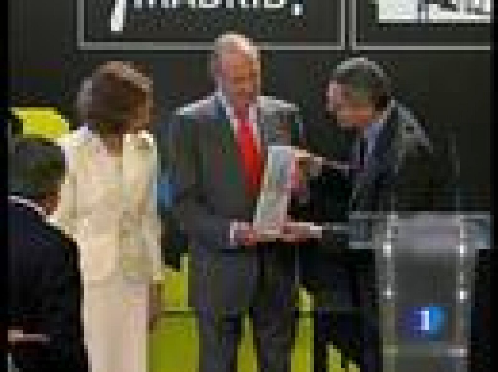 La Gran Vía, la calle más emblemática de Madrid, acaba de cumplir cien años | Ver