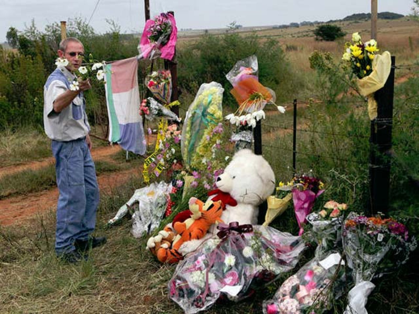 El asesinato del líder ultraderechista dispara la tensión racial en Sudáfrica antes del Mundial. 