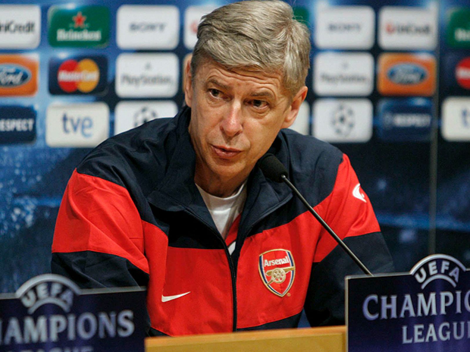 El Arsenal de Arsene Wenger es optimista y espera una victoria en Barcelona, a pesar de las bajas de Cesc, Arshavin y Song.