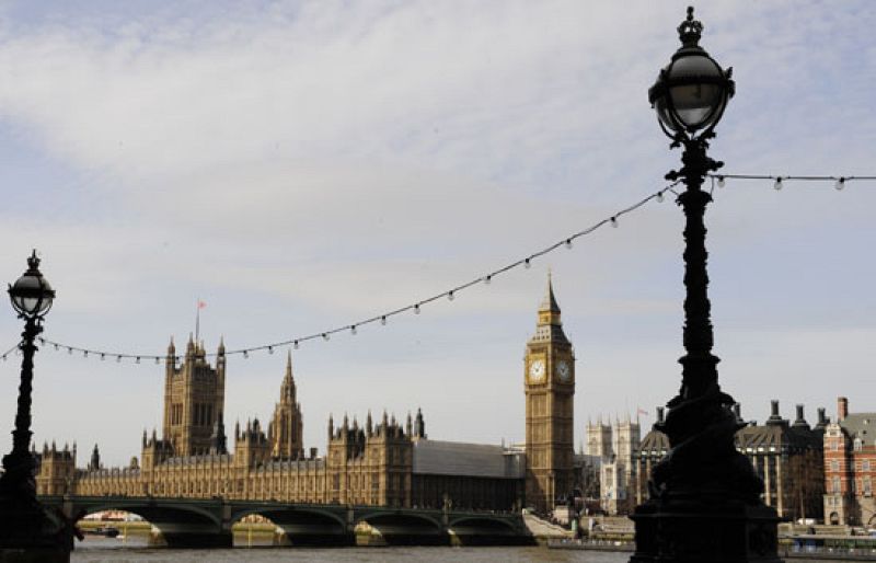 Gordon Brown convoca elecciones para el 6 de mayo