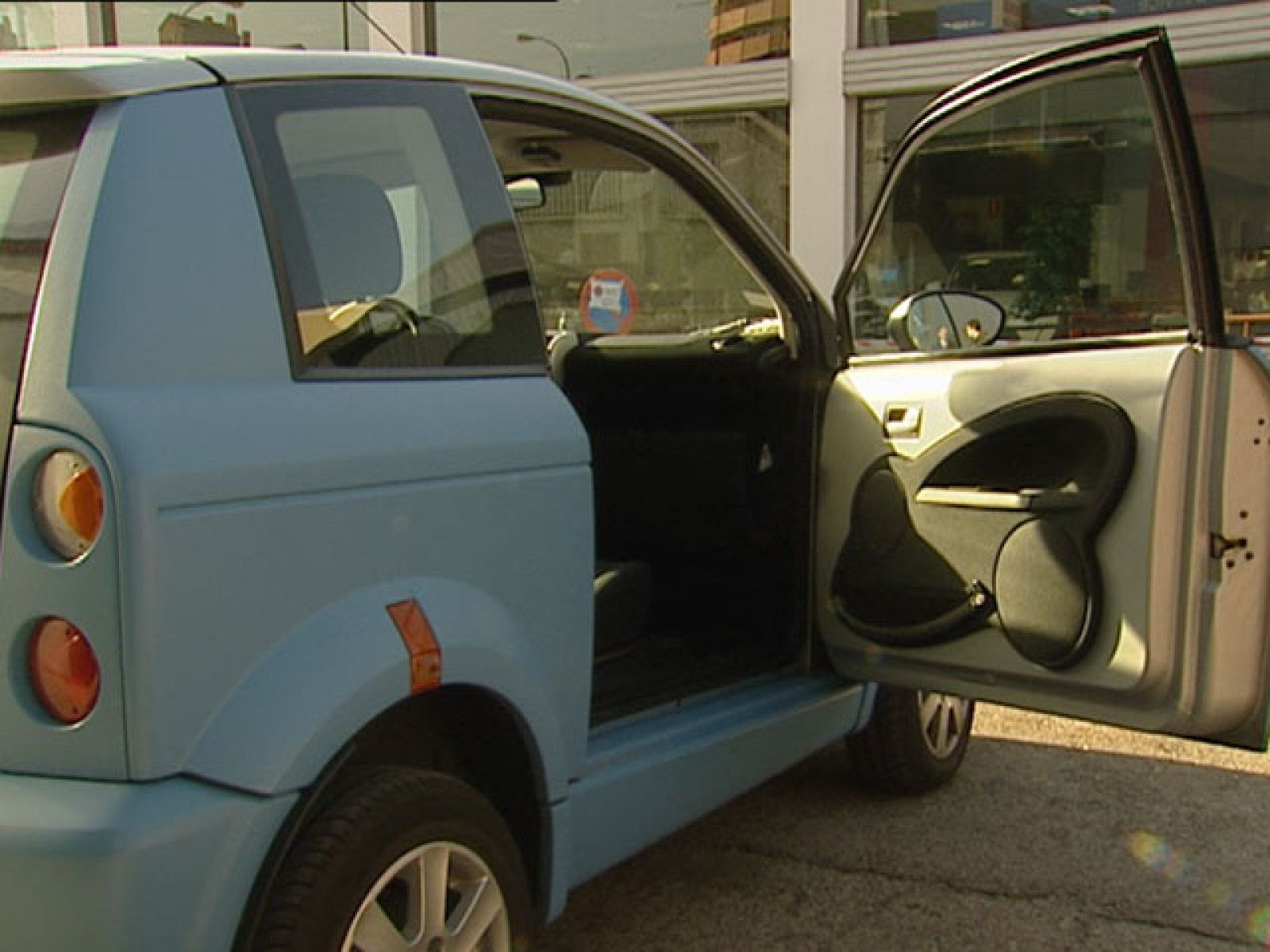 El Gobierno  presenta un plan para impulsar el coche eléctrico en el que se propone invertir 590 millones de euros - Ciencia y tecnología en Rtve.es | Ver