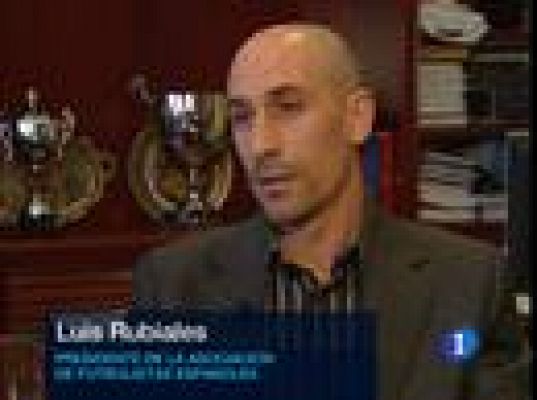  - Los futbolistas van a la huelga