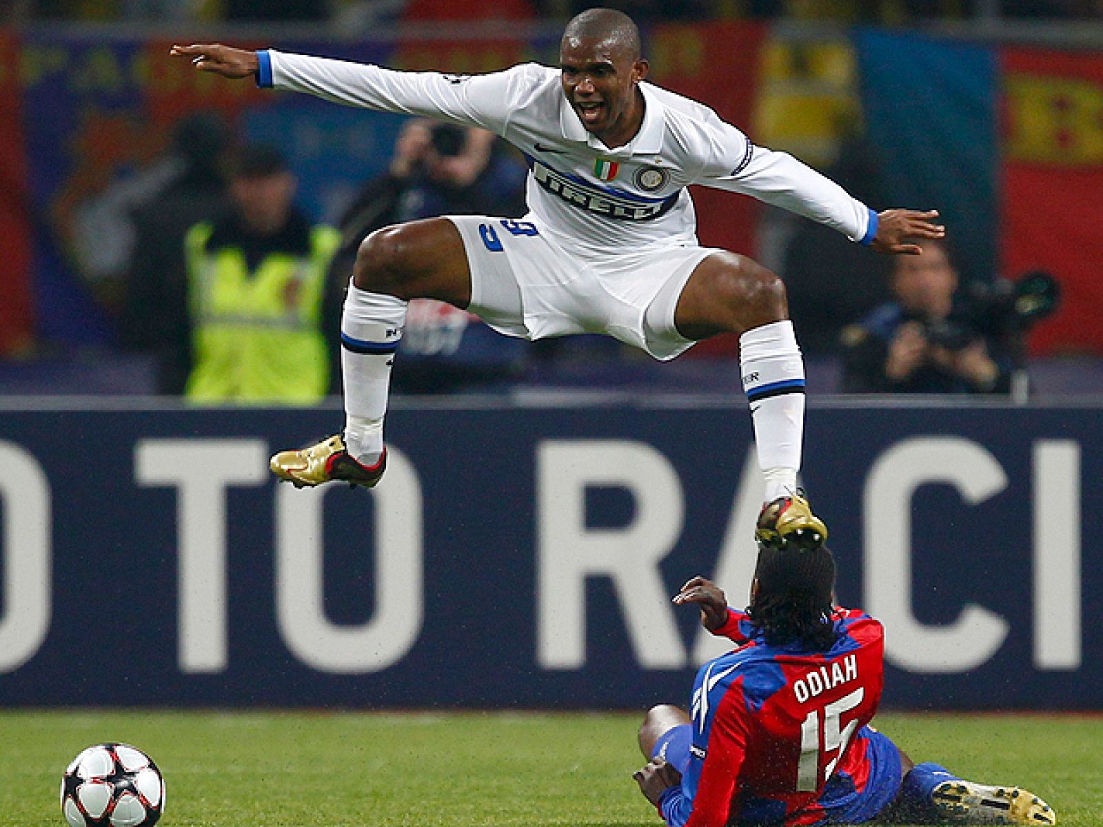 El Inter de Milán será el rival del Barcelona en las semifinales de la Champions. Los italianos volvieron a imponerse al CSKA de Moscú por 0-1 gracias a un gol de Sneijder de falta. 