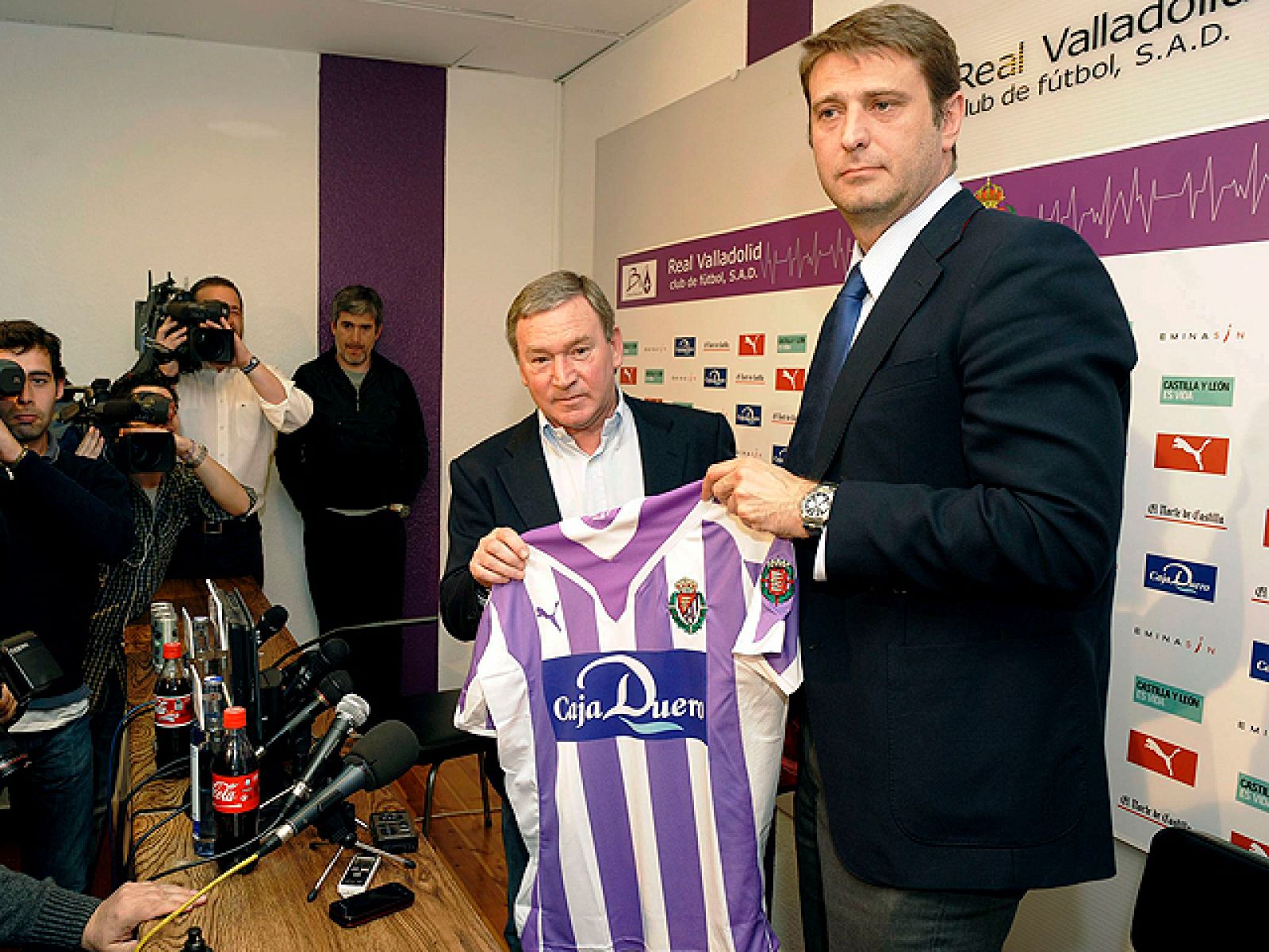 Javier Clemente vuelve a hacer lo que más le gusta, entrenar, aunque la papeleta que tiene en Valladolid no será nada fácil.