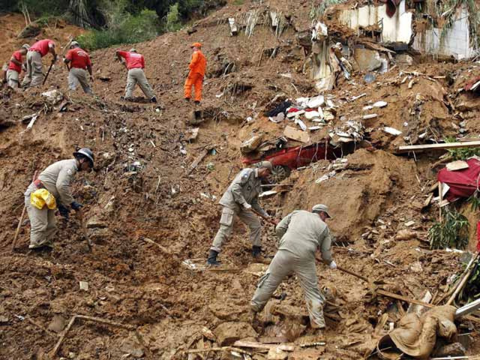 Más de cien muertos en Rio de Janeiro tras dos días de lluvias torrenciales | Ver