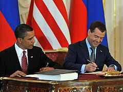 EE.UU. y Rusia se han comprometido hoy a reducir un 30 por ciento sus arsenales atómicos