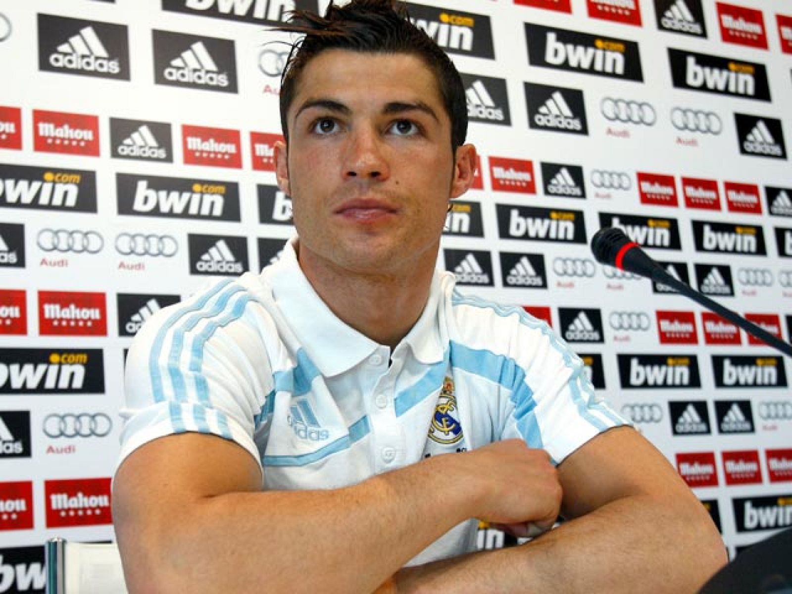 Cristiano Ronaldo ha centrado la atención del Real Madrid al ser el encargado de dar la rueda de prensa tras el entrenamiento. Máxima expectación ante la comparecencia del portugués que, sin embargo, ha recriminado a Guti su afirmación de que el del sábado será su último 'clásico'. 