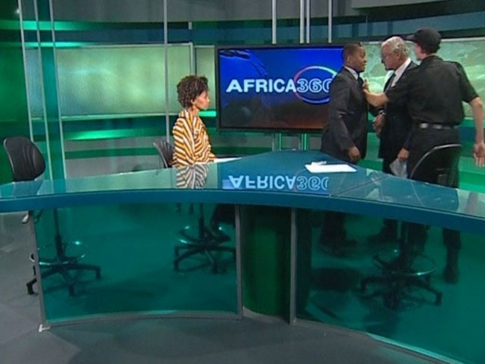 Tensión en un plató de televisión en Sudáfrica | Ver