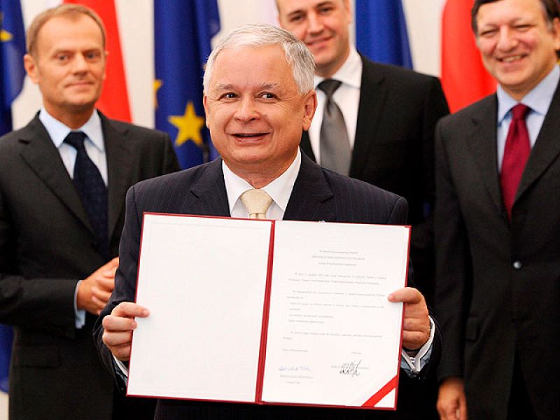  Lech Kaczynski suavizó su perfil de euroescéptico que sacudió a la UE