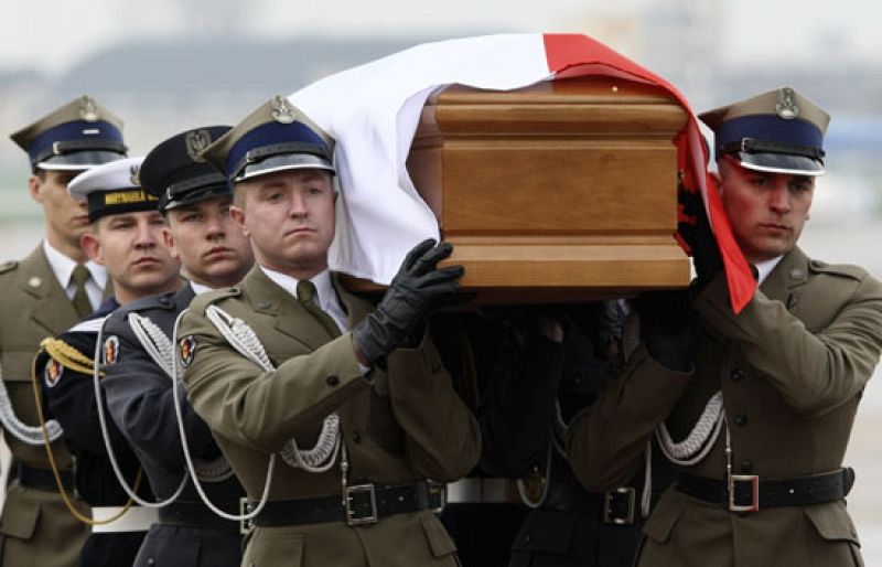 Los restos mortales de Maria Kaczynska han llegado ya a Polonia