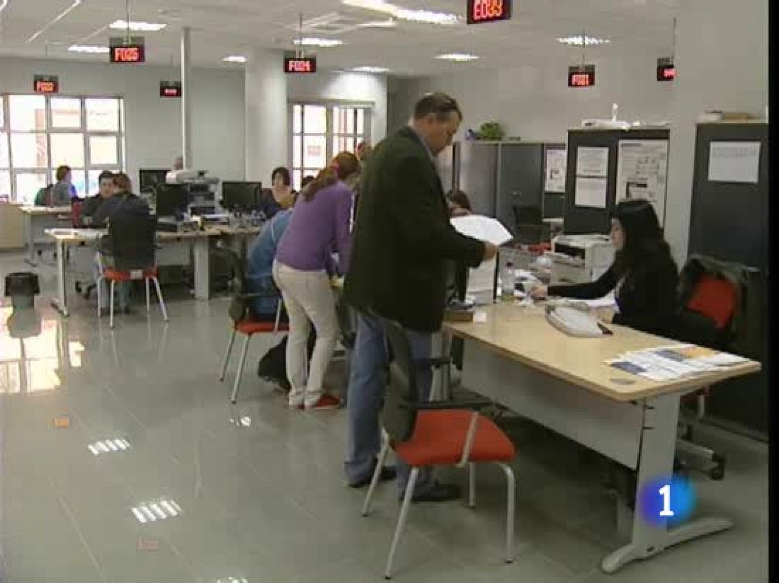 Una iniciativa para fomentar el empleo, que plantea también medidas para reducir las cantidades que los empresarios pagan por despido. El gobierno insiste en que su propuesta hace compatible ese abaratamiento con mantener  los derechos adquiridos por los trabajadores. Estas son algunos de los puntos más destacados.