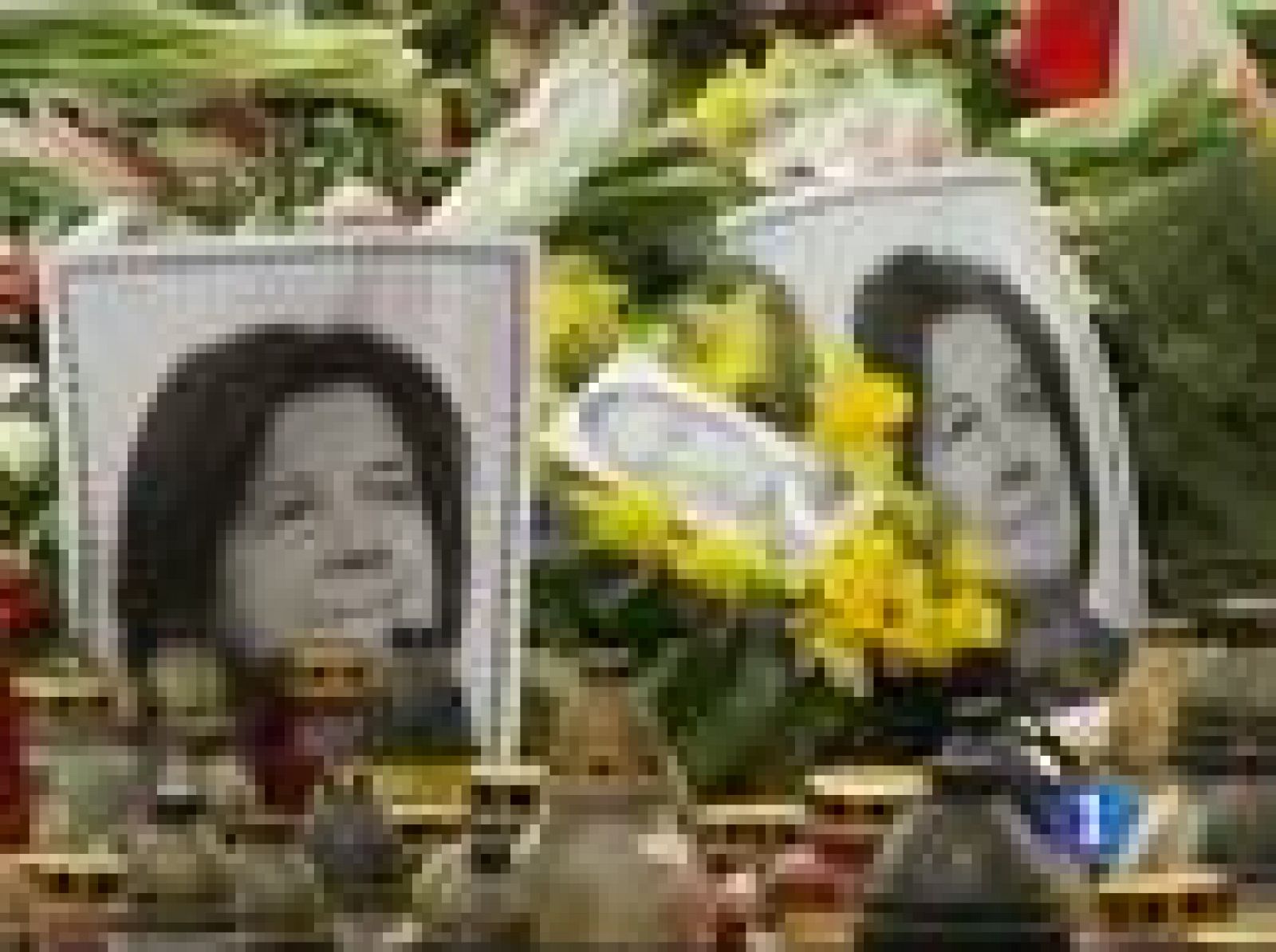 Miles de polacos despiden a Lech Kaczynski y a su mujer en la capilla ardiente | Ver