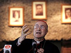 Oleada de críticas al secretario de Estado del Vaticano, el cardenal Tarcisio Bertone