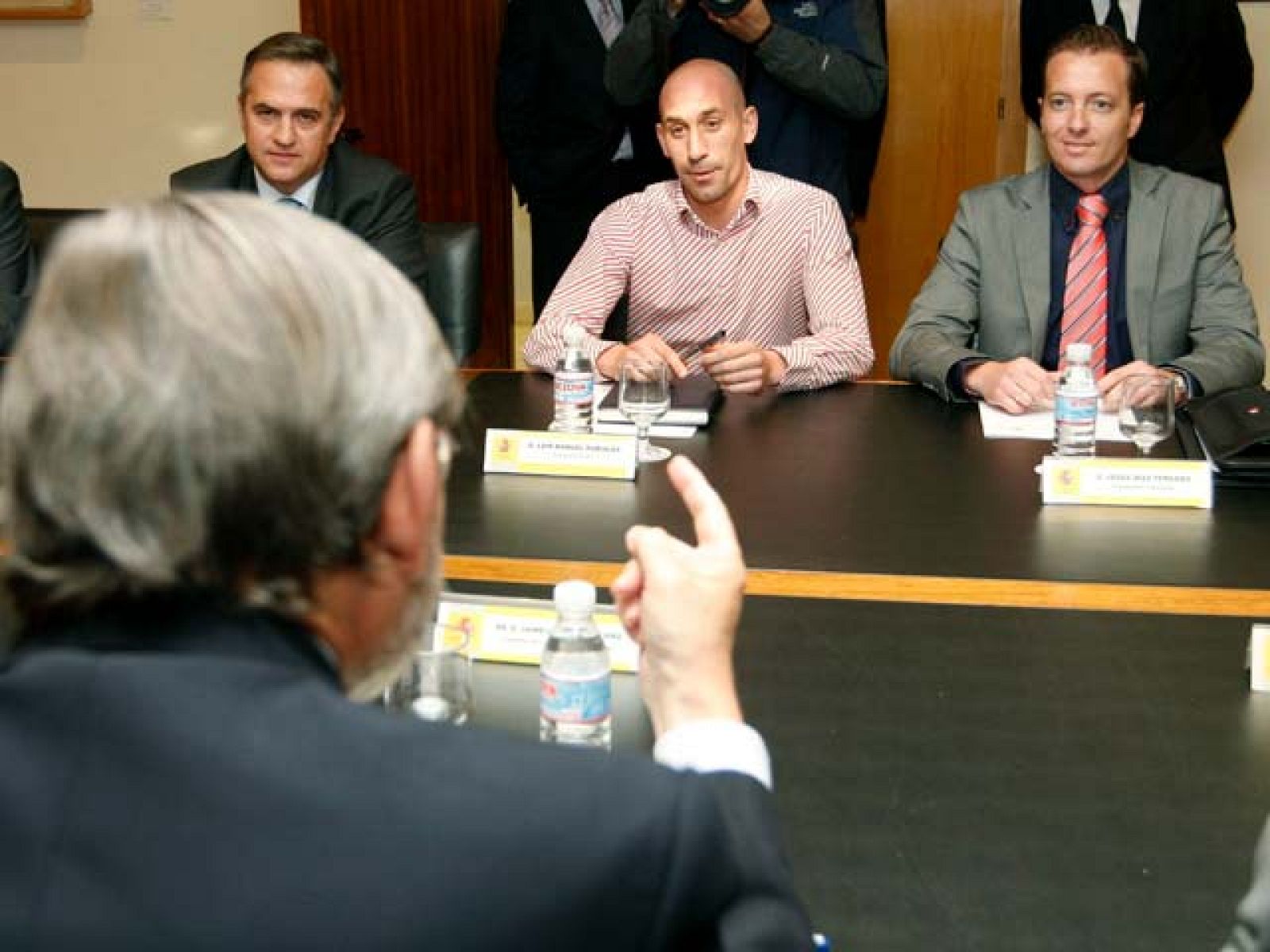 La AFE desconvoca la huelga de jugadores, que pretendía paralizar la jornada de fútbol del fin de semana del 16 al 19 de abril. 