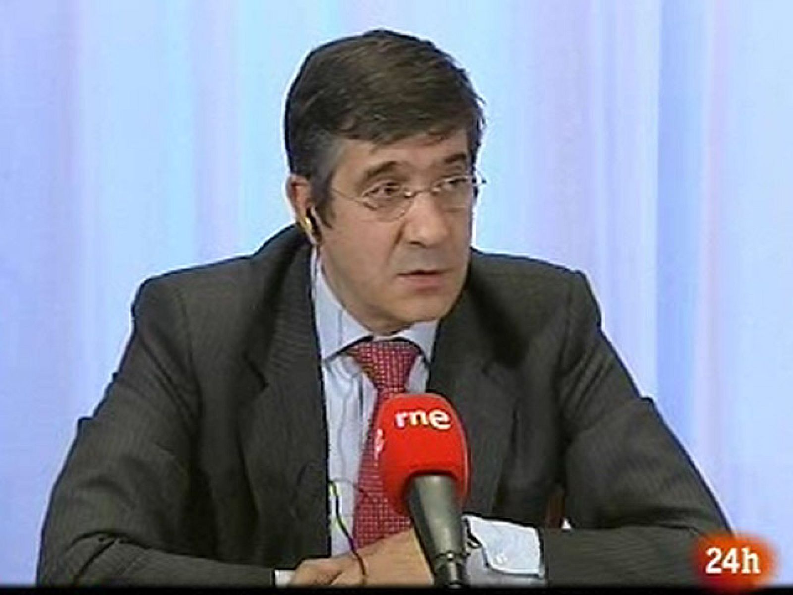 Patxi López califica de "indecente" a Mayor Oreja por decir que el Gobierno negocia con ETA | Ver