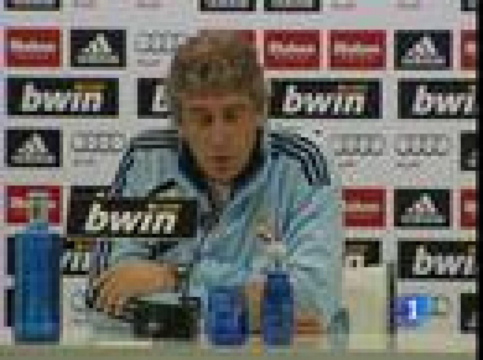 El técnico del Real Madrid, Manuel Pellegrini, ha insistido ante las preguntas sobre su futuro en que eso es lo que menos le "importa" en estos momentos.