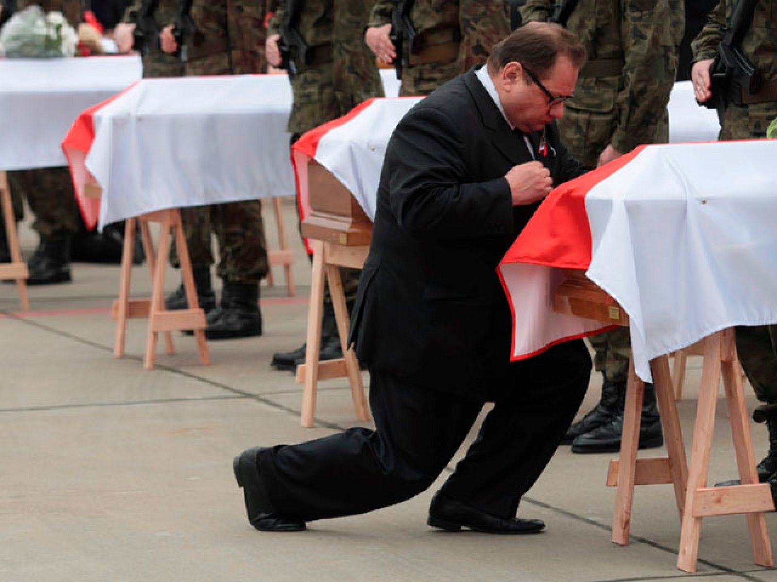 Tras el primer impacto por la muerte de su presidente los polacos discuten ahora sobre el lugar elegido para enterrarlo.