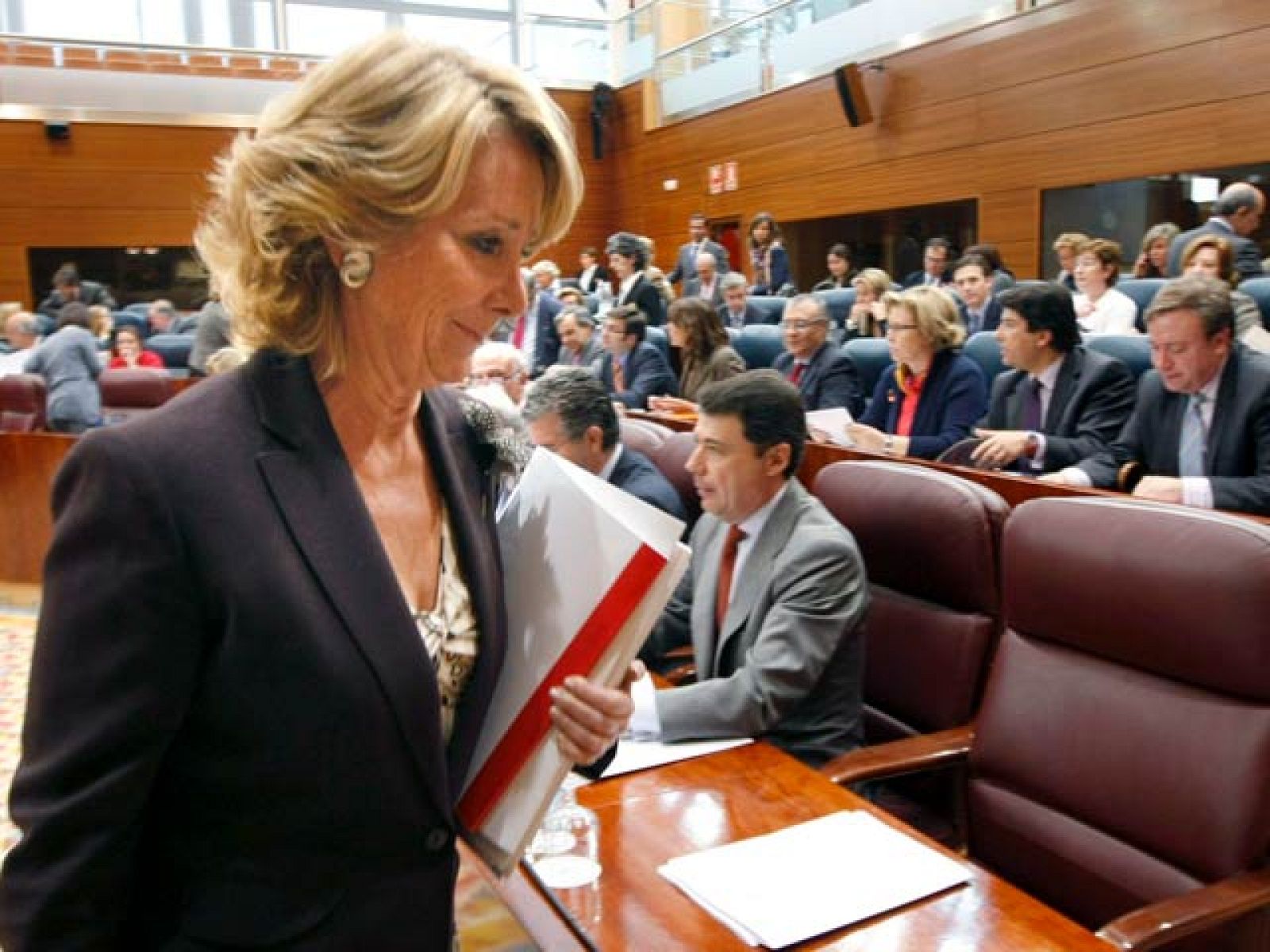 Esperanza Aguirre pide que dejen su escaño los diputados madrileños imputados en Gürtel | Ver