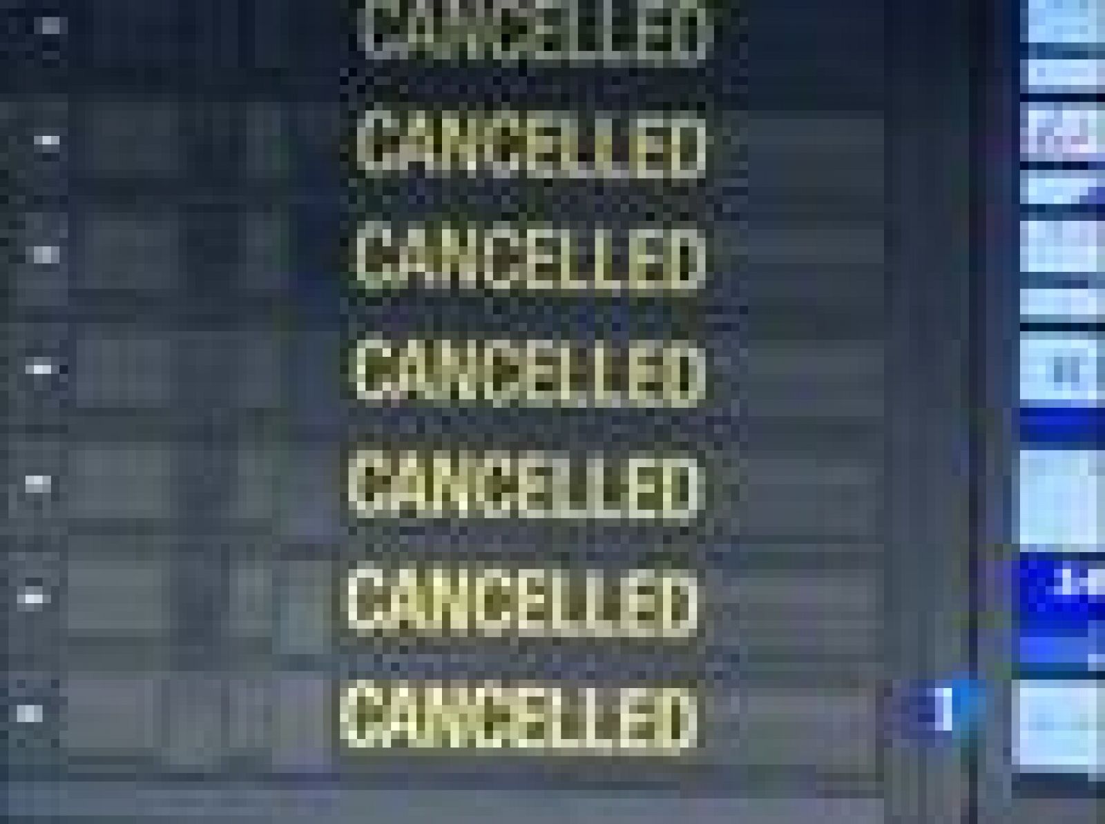 Sólo hoy ha habido que cancelar 17 mil vuelos, lo que está dejando a centenares de miles de viajeros en tierra.  