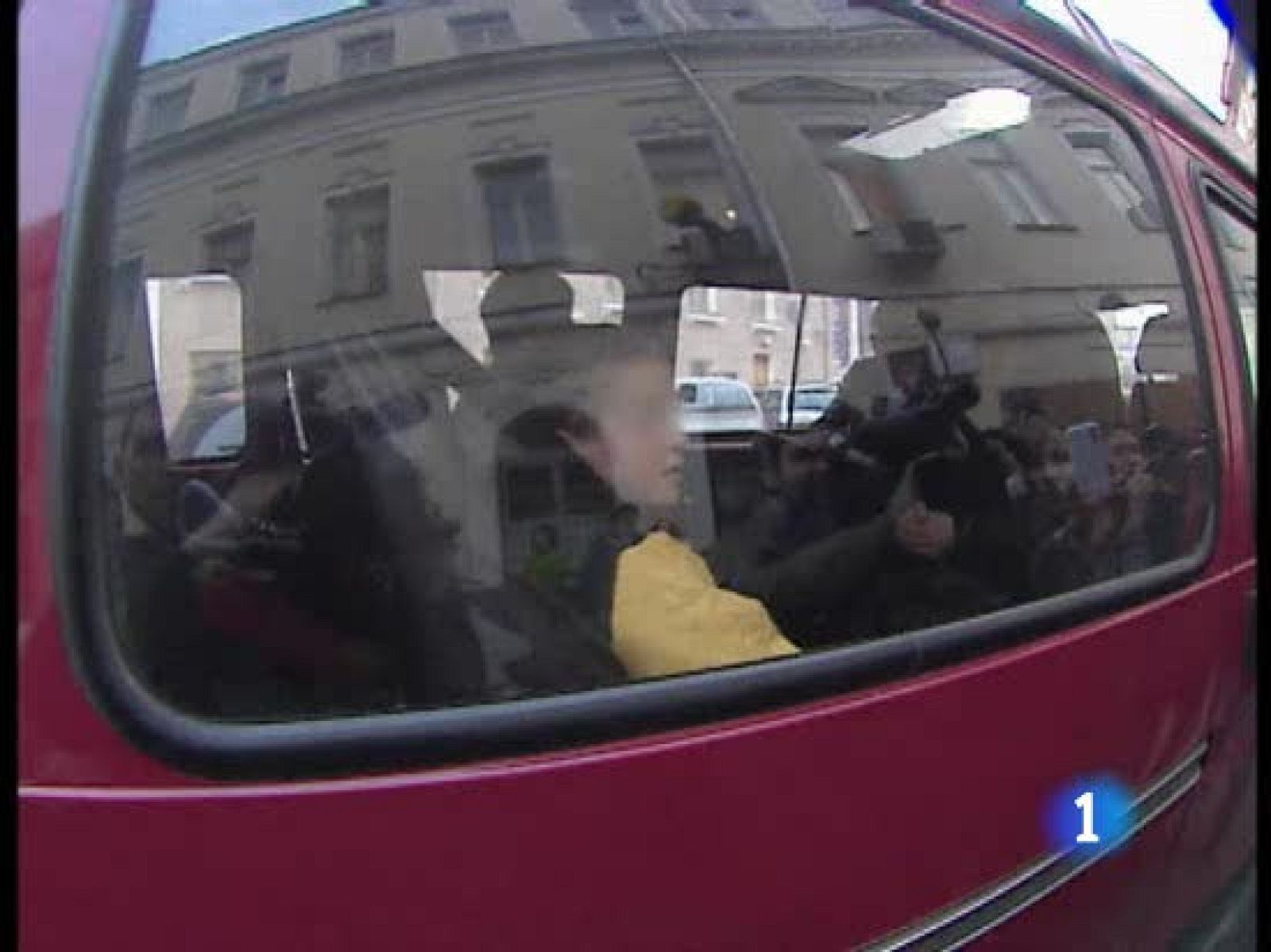 Ha tomado esta decisión después de que un niño fuera enviado , desde allí, en avión de vuelta a Moscú por su madre adoptiva. El niño viajó solo y con una nota en la que se aseguraba que era violento. Hoy, el niño cumple 8 años.