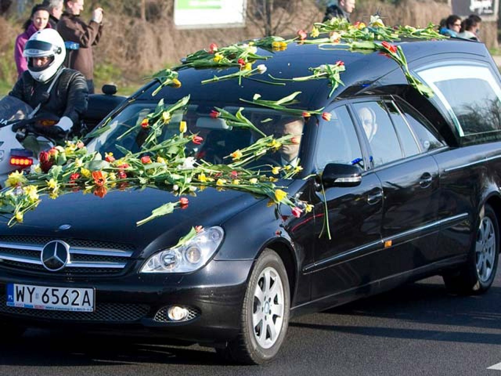 Entierro y funeral del presidente de Polonia, Kaczynski y su esposa | Ver