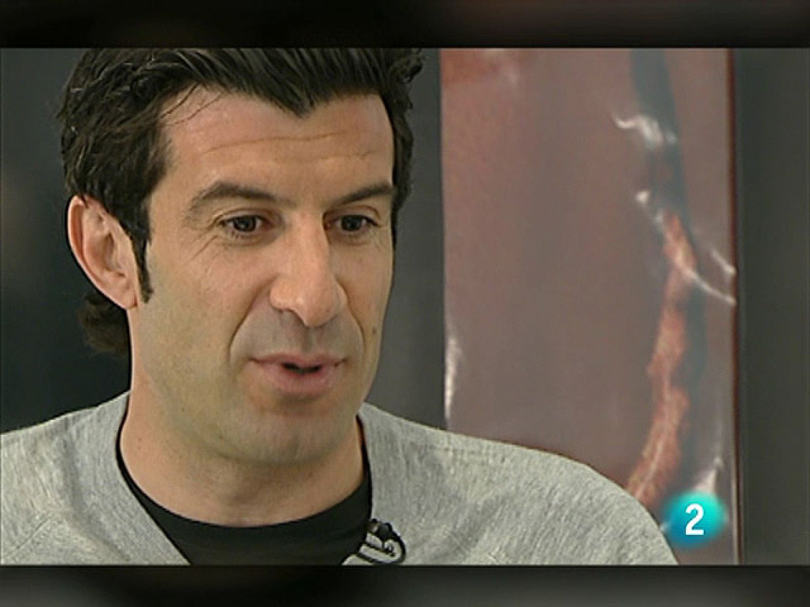 Avance de la entrevista exclusiva a Luis Figo. 'Ver jugar a Messi es un placer'