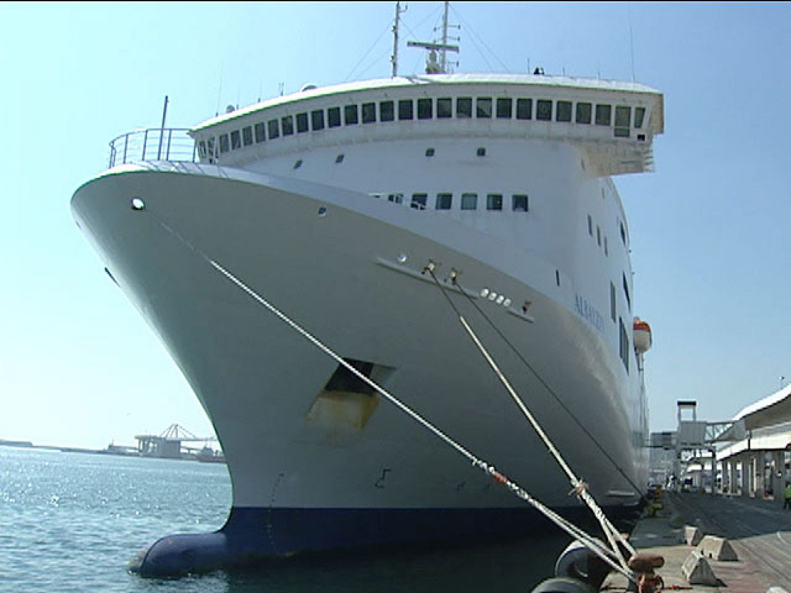 El barco es la alternativa al avión para enlazar con Europa a través de la Península