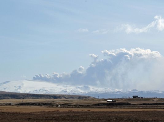  - Las cenizas empiezan a descender