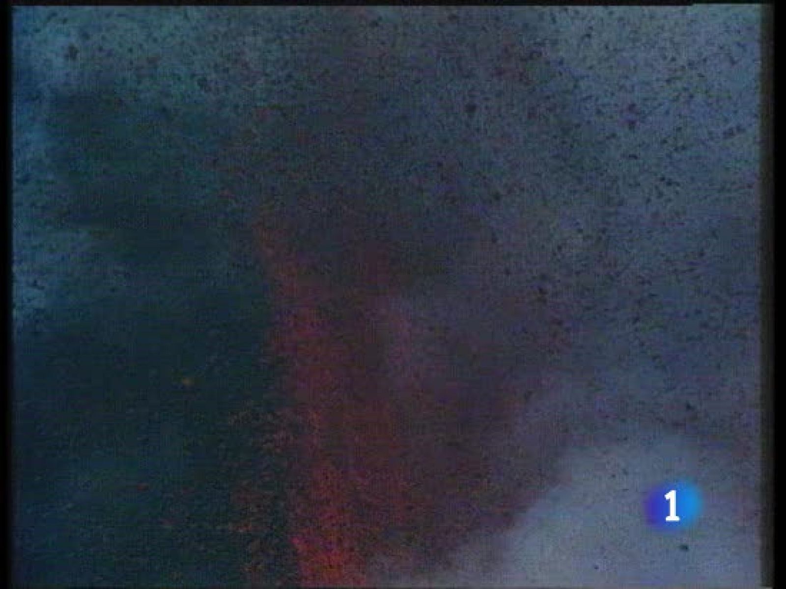 Ocurrió en la isla de la Palma, en Canarias. Los aeropuertos no sólo no se cerraron sino que algunos aviones sobrevolaron el volcán para que los pasajeros hicieran fotos de los cráteres.