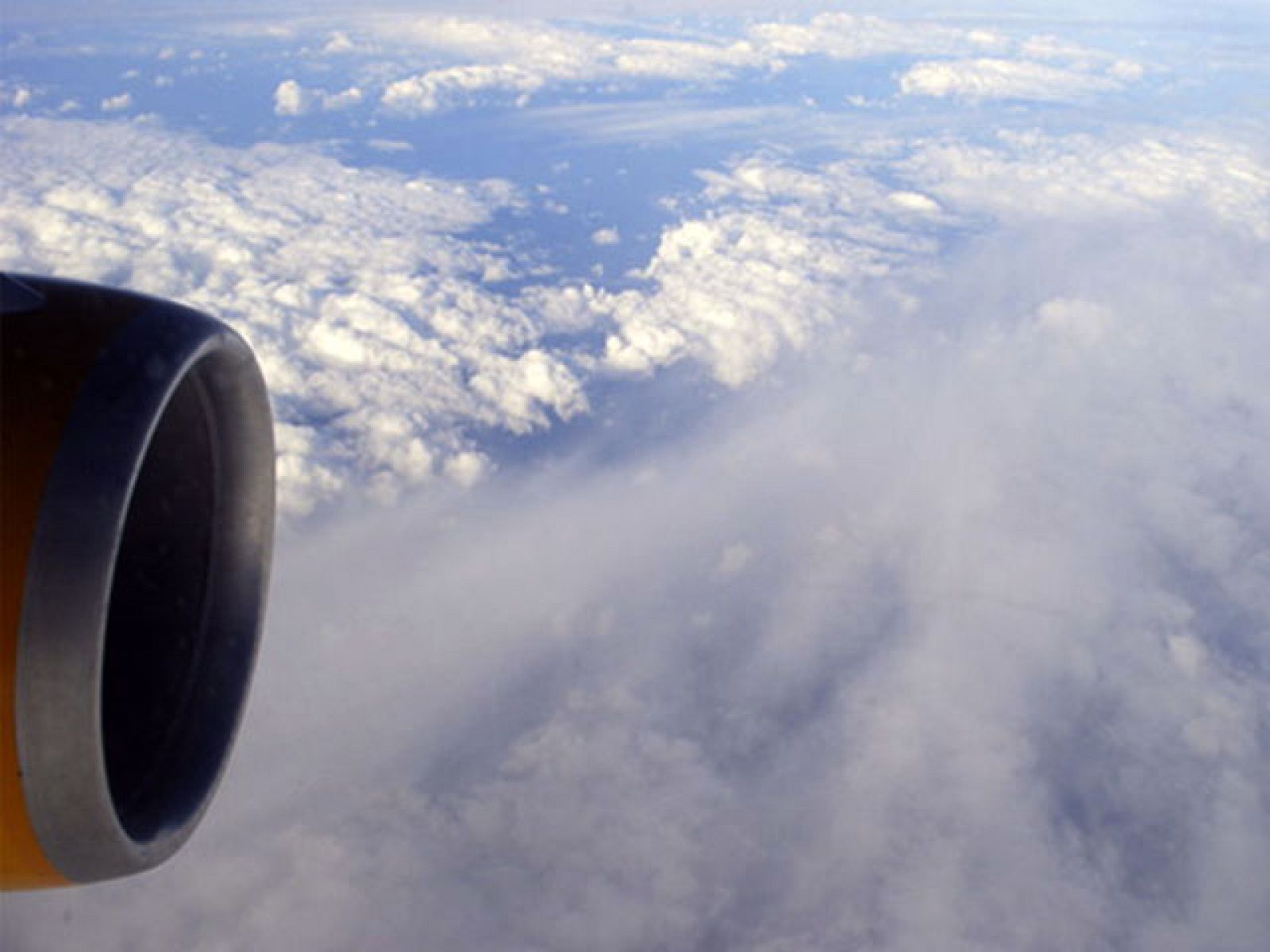 Eurocontrol ha dividido el espacio aéreo europeo en tres zonas según el nivel de riesgo que exista ante el avance de la nube volcánica.