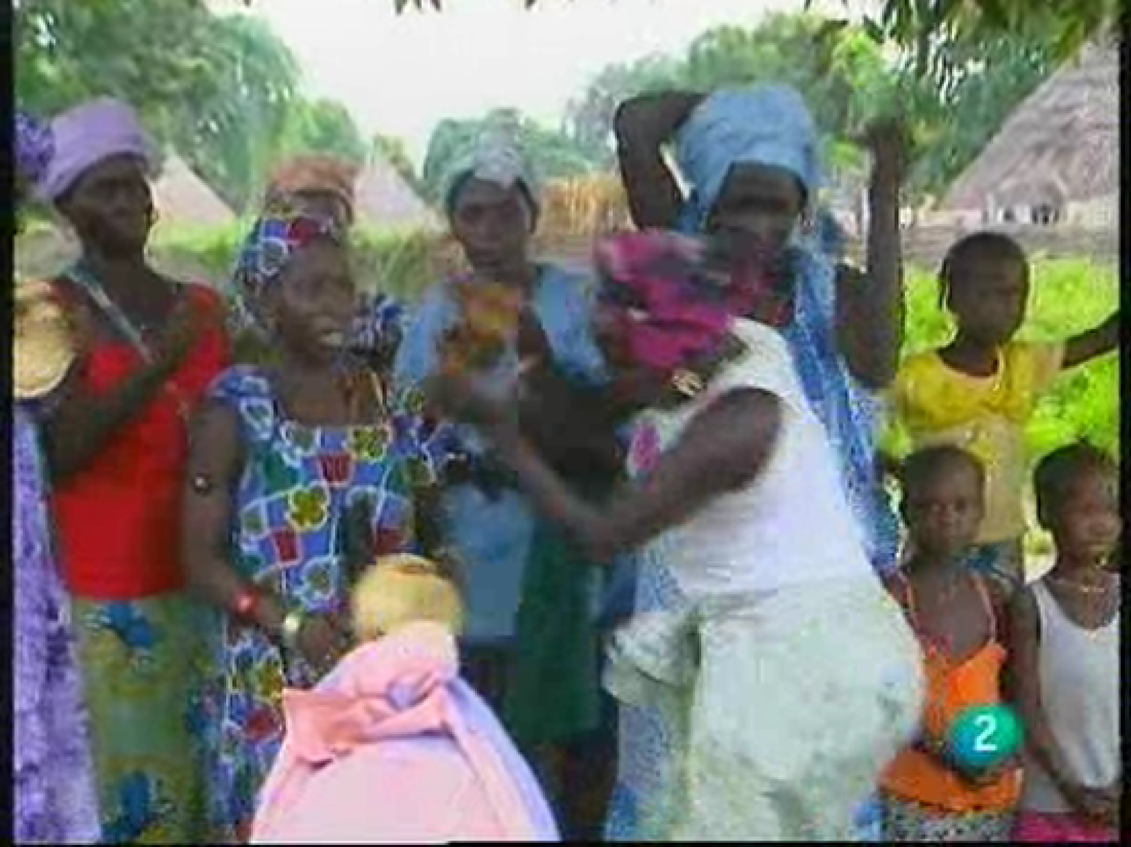 Para Todos La 2---ent-19-04-ong-mujeres-africanas