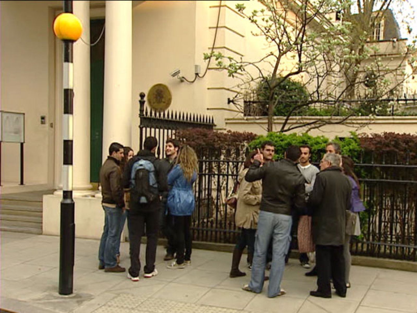 Un grupo de españoles organiza por su cuenta de regresar desde Londres | Ver