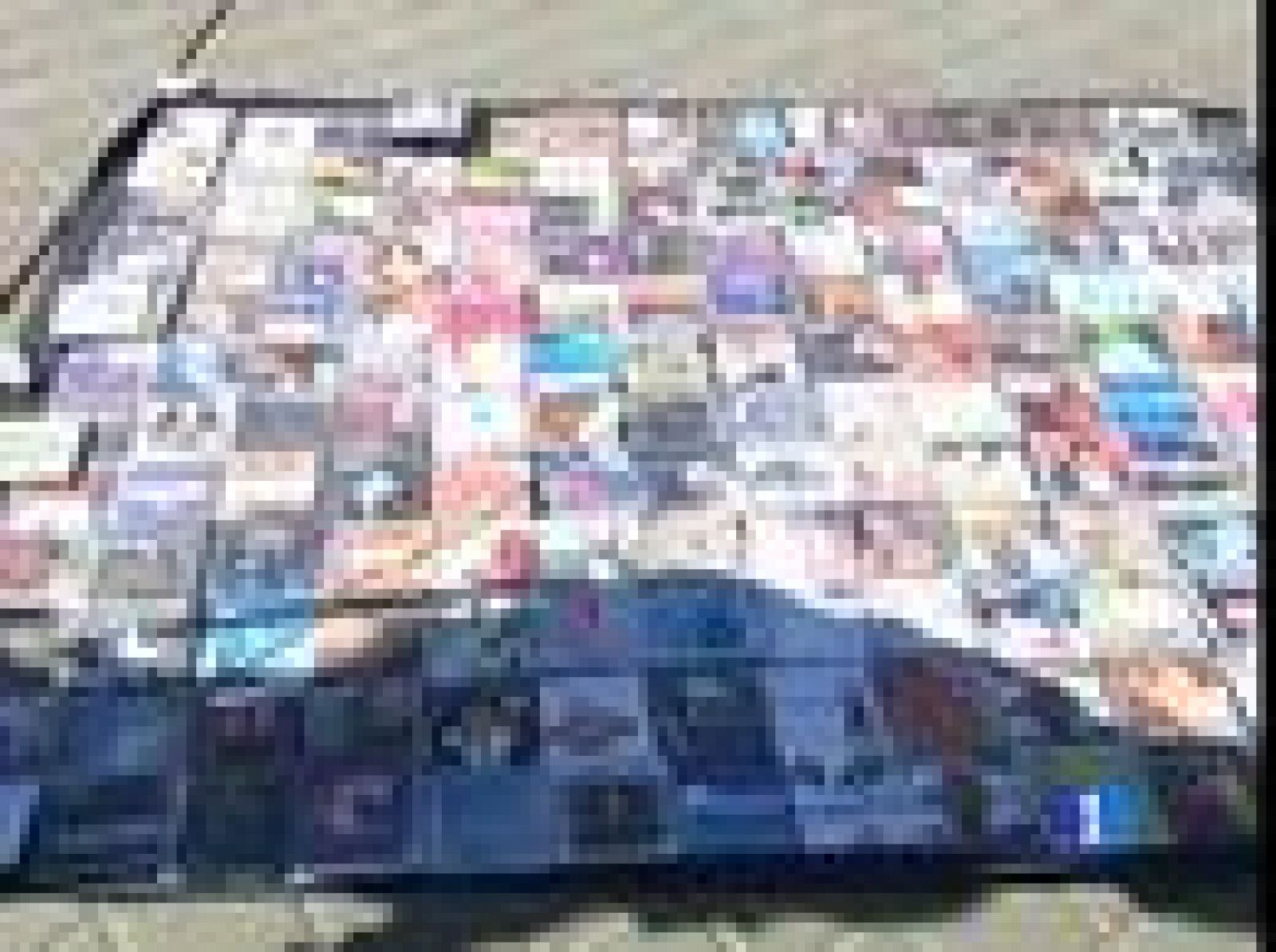 Varios colectivos sociales han entregado hoy en el Congreso casi 21 mil firmas para que se despenalice el top manta | Ver