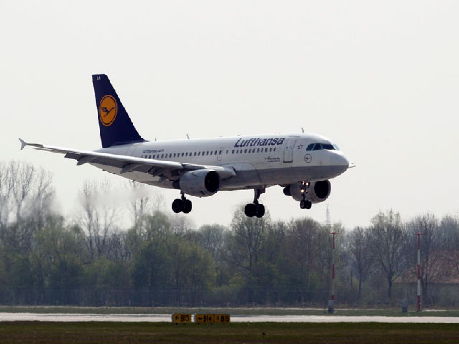 Nadie pone en duda que la seguridad es lo primero, pero la forma en la que se han tomado las decisiones, cuando se han tomado y quien lo ha hecho siguen cuestionándose.