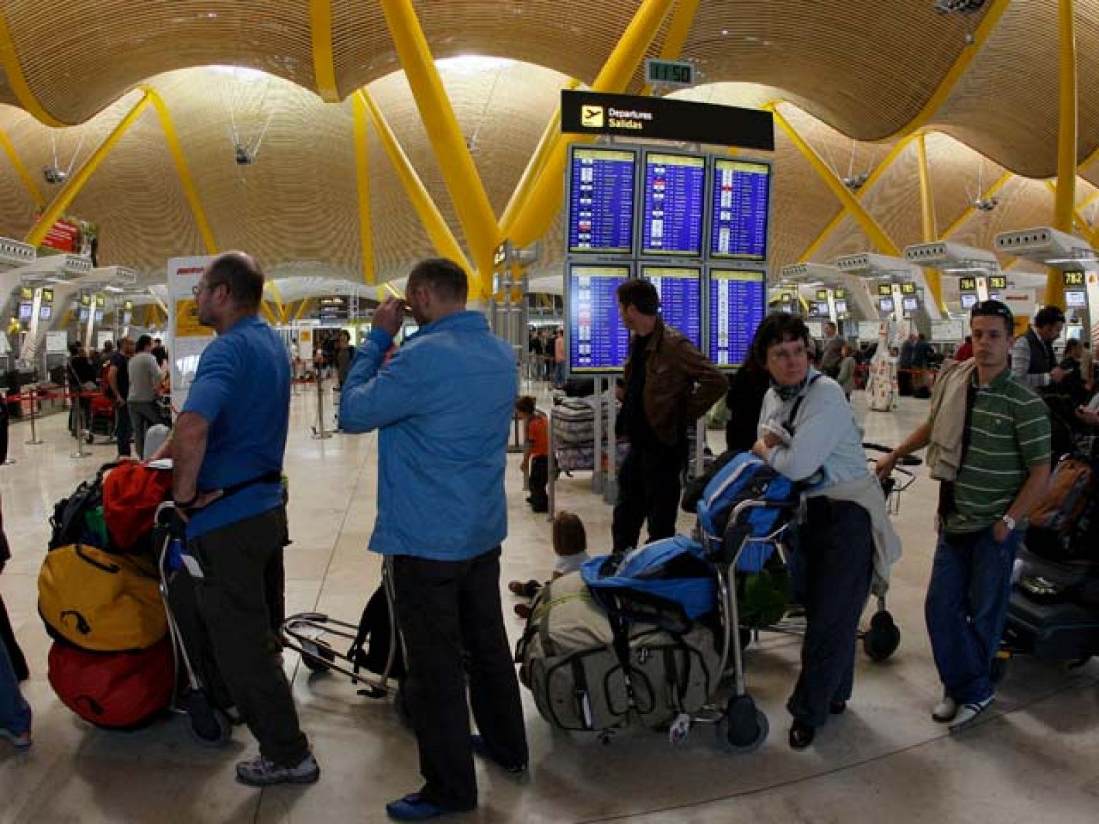 En los aeropuertos españoles se cancelan casi 1.300 vuelos