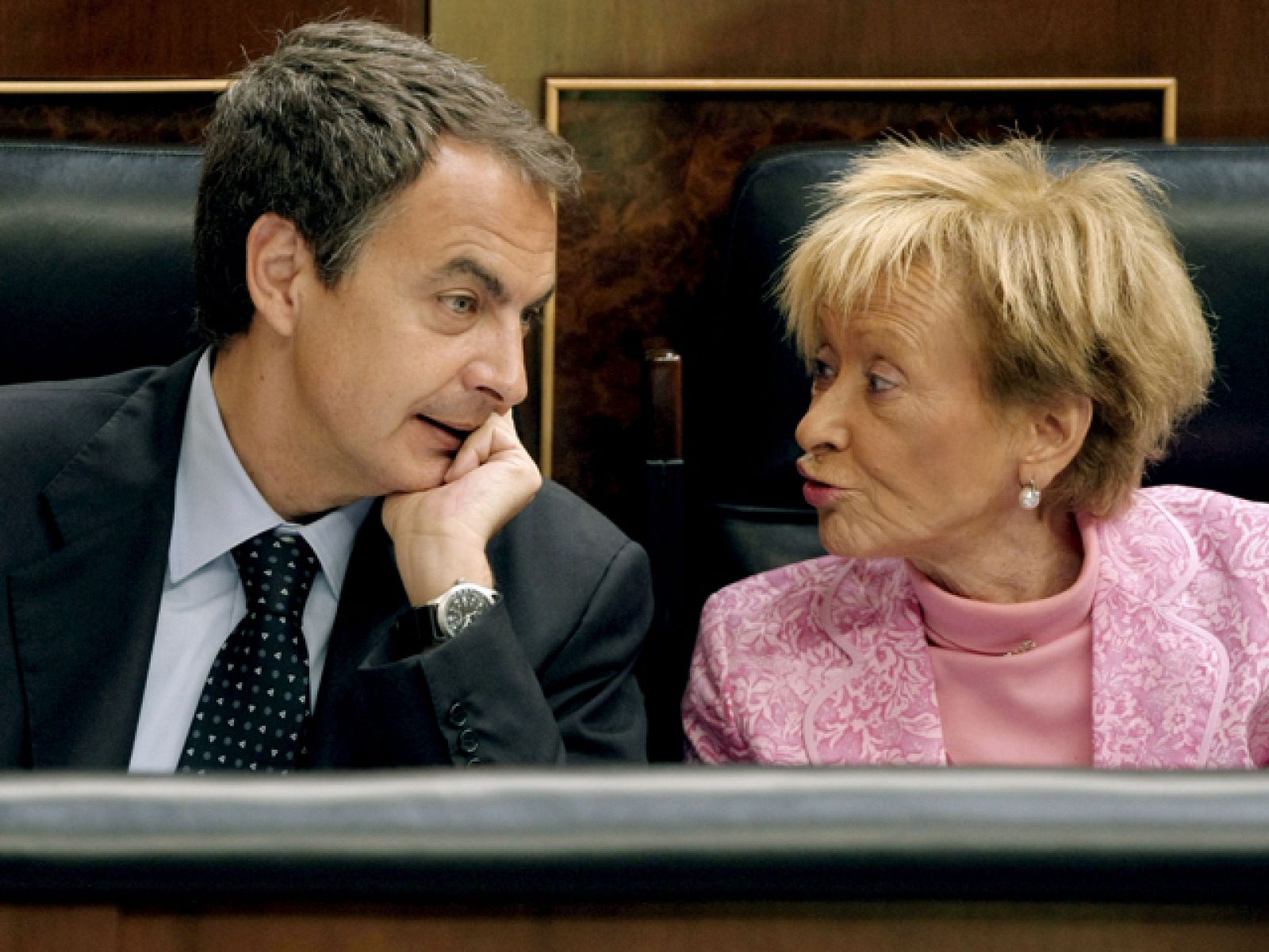 Lo ha avanzado hoy el presidente del gobierno. Lo ha dicho en Congreso, en el debate sobre la última cumbre europea en Bruselas. Todos los grupos han respaldado el apoyo a Grecia, también Rajoy, aunque el líder del PP ha pedido al gobierno que no diga que con ello se hace negocio porque existen riesgos.