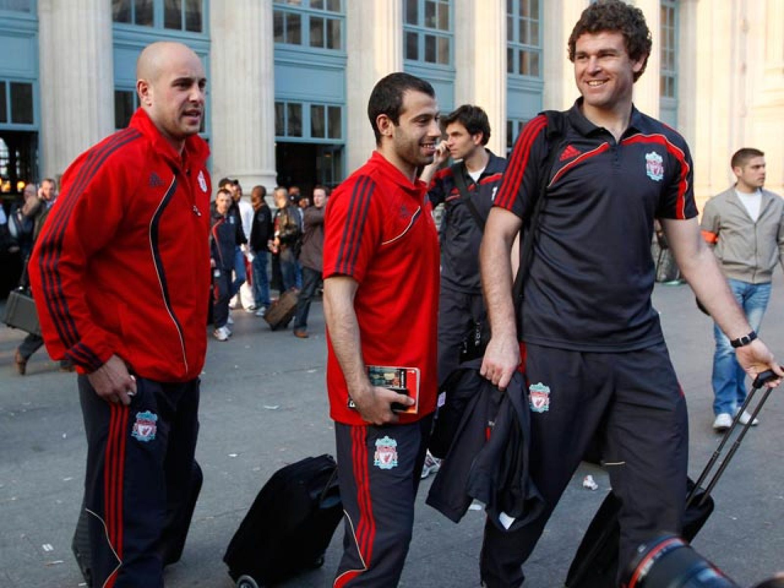Igual que otros equipos como el Barça, el Liverpool ha pasado su particular odisea hasta llegar a Madrid por culpa de la nube de ceniza volcánica. 