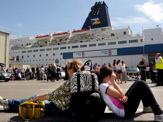  - Británicos regresan en barco