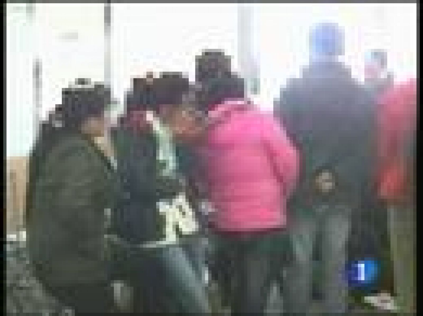 Miles de chinos recurren a las mafias para encontrar el modo de entrar en España | Ver