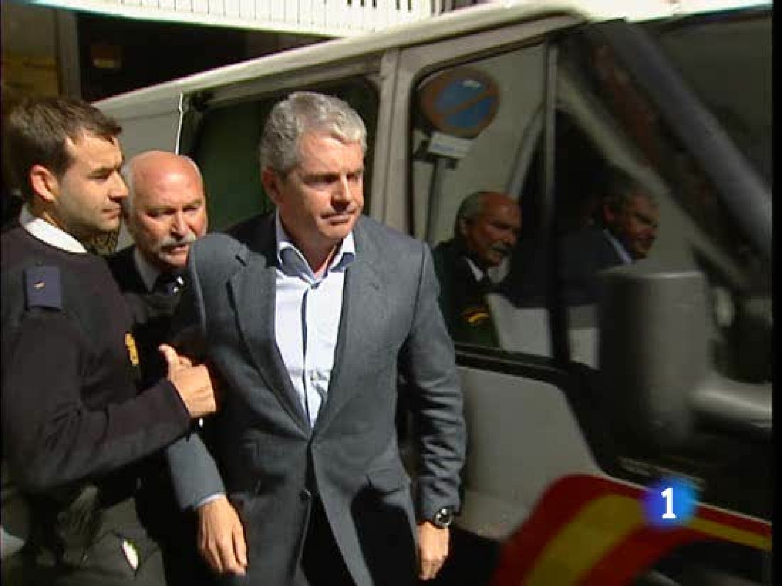 El considerado número dos de esa presunta trama de corrupción , Pablo Crespo, podría salir de prisión si abona una fianza de un millón 200 mil euros. Así lo ha acordado hoy el juez del caso.