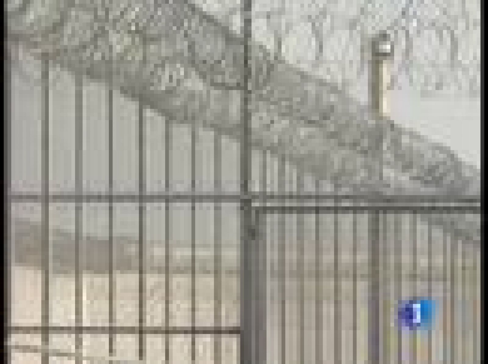 El ministerio del Interior ha destituido al director, al subdirector y al administrador de la prisión Madrid I, en Meco | Ver