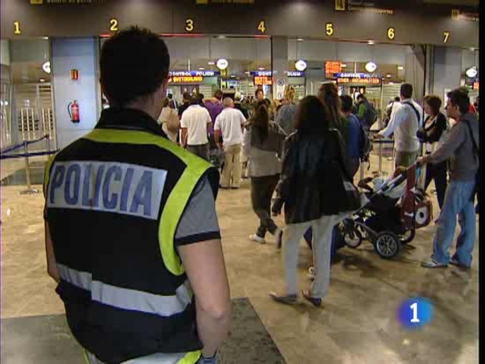 Reporteros del telediario - El año pasado, solo en el aeropuerto de Barajas, se incautaron más de 900 kilos de cocaína que llegaron en el estómago de 150 personas