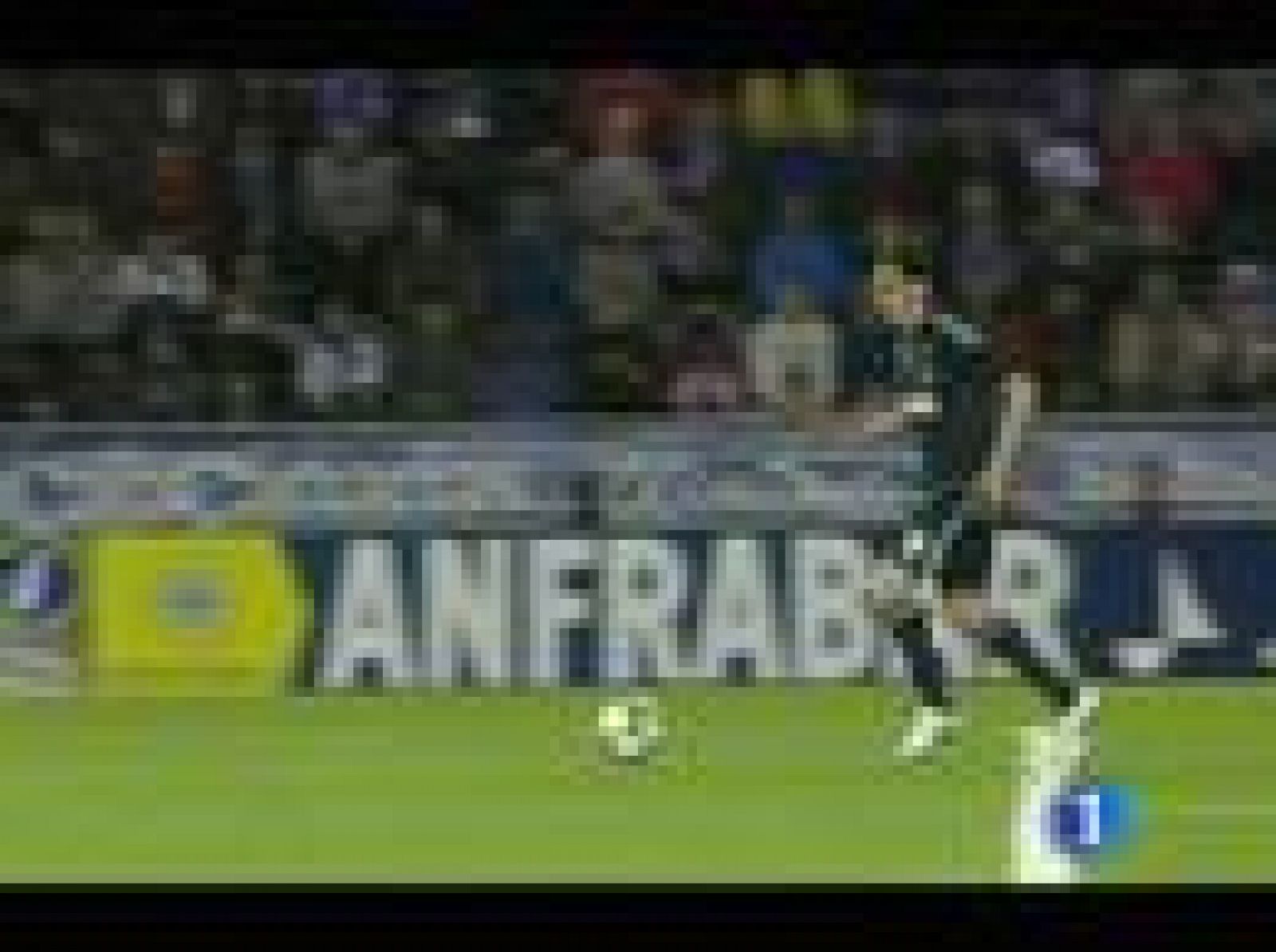 El brasileño Kaká vuelve a la convocatoria del Madrid 44 días después de caer lesionado. 