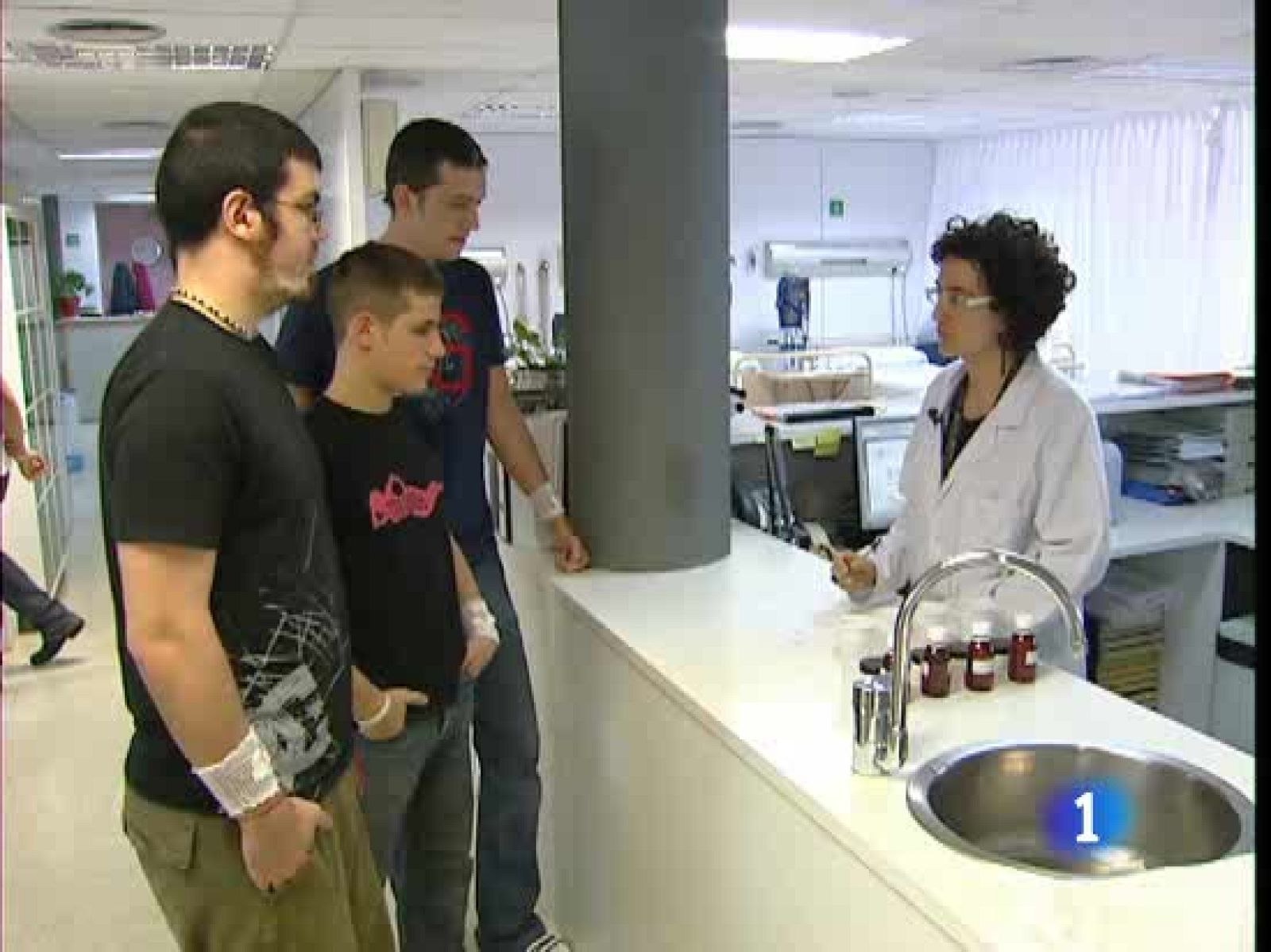 Reporteros del telediario - Cada año se autorizan en España 700 ensayos clínicos - Reporteros del Telediario | Ver