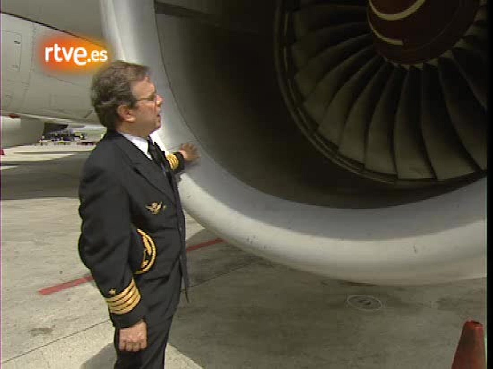 Informe semanal - ¿Cómo afectan las cenizas volcánicas a un avión? | Ver